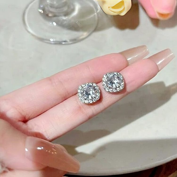 CLASSIC HALO SOLITAIRE STUD EARRING