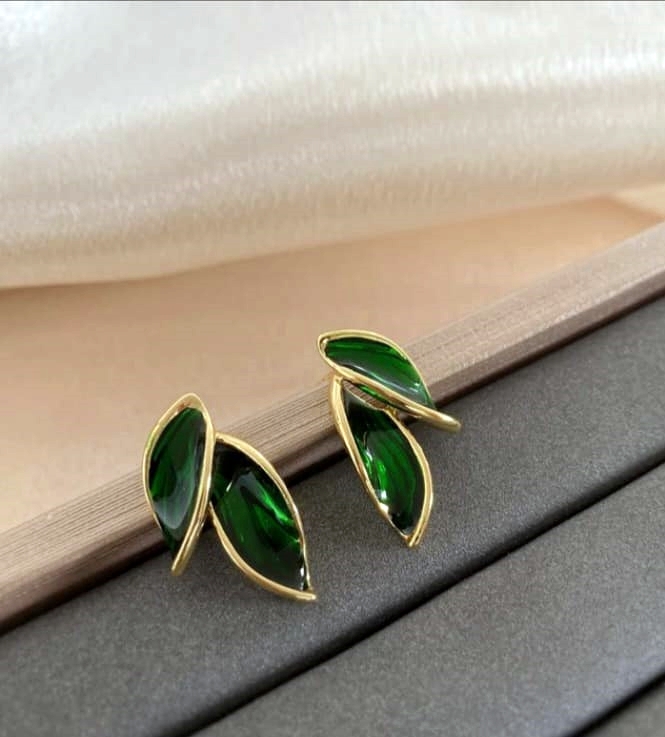 NATURE-INSPRIED EARRINGS