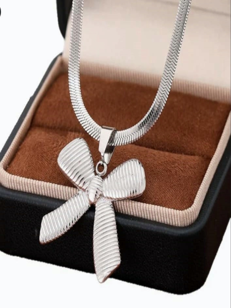 BOW PANDANT NACKLACE