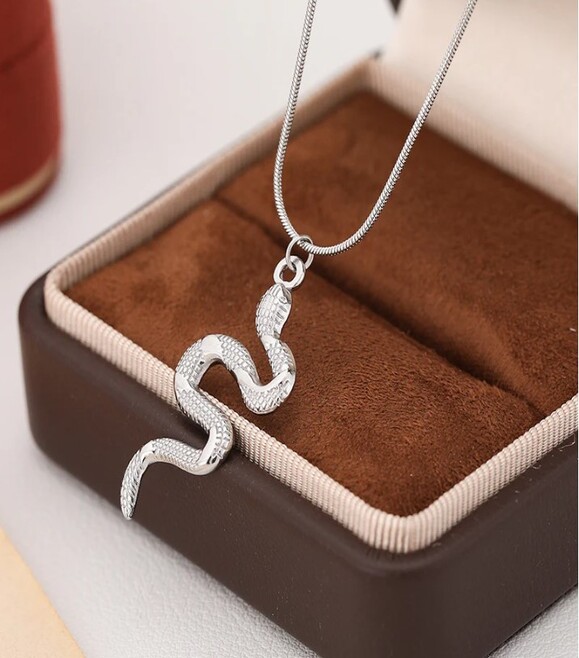 SNAKE PENDANT NECKLACE