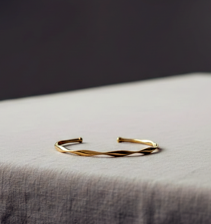 WAVE PATTERN BRACELET GOLDEN