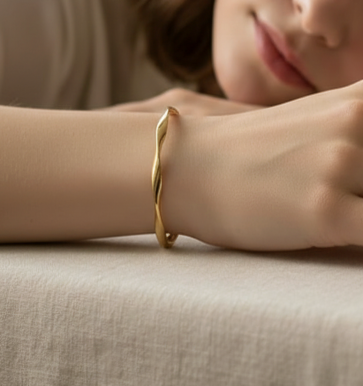WAVE PATTERN BRACELET GOLDEN