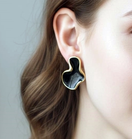 BLACK ENAMEL IRREGULAR EARRINGS