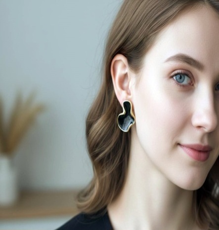 BLACK ENAMEL IRREGULAR EARRINGS