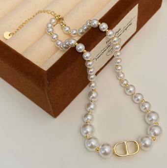 ALPHBET "CD" PERAL NECKLACE