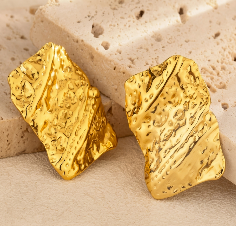HAMMERED MOLTEN GOLD EARRING