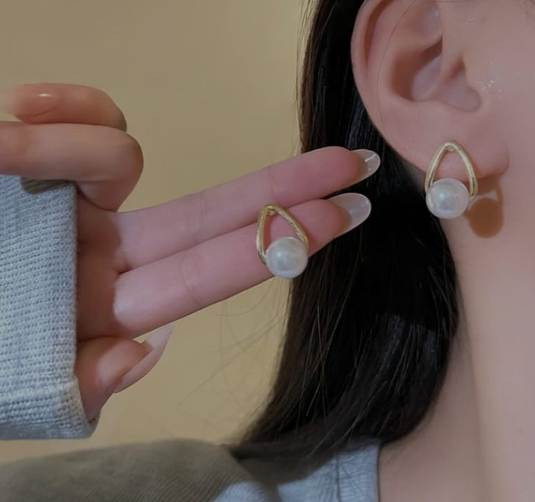 ELEGANT PEARL DROP STUD EARRING