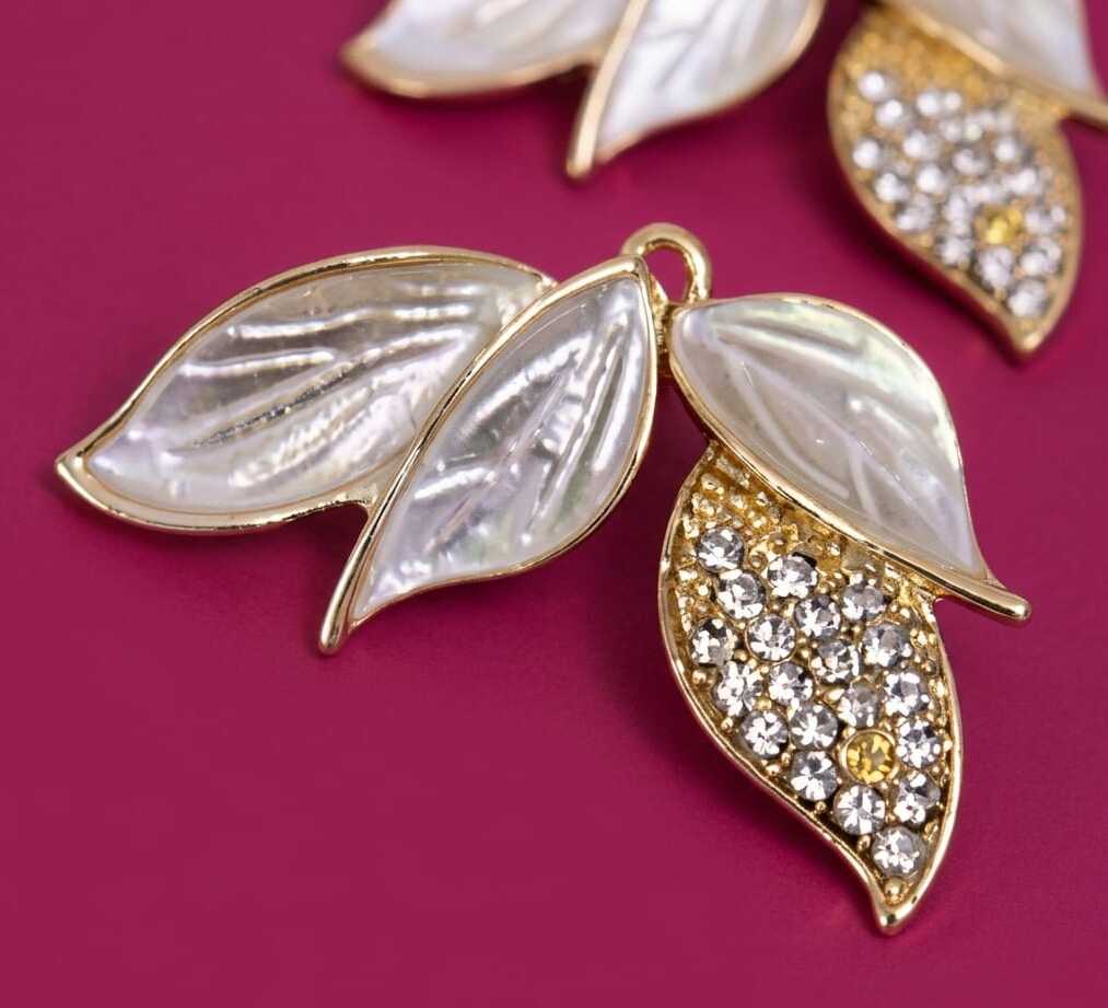 CLIMBER EARRINGS (WHITE)