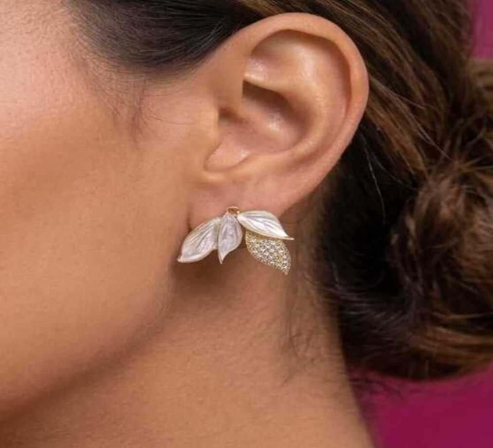CLIMBER EARRINGS (WHITE)